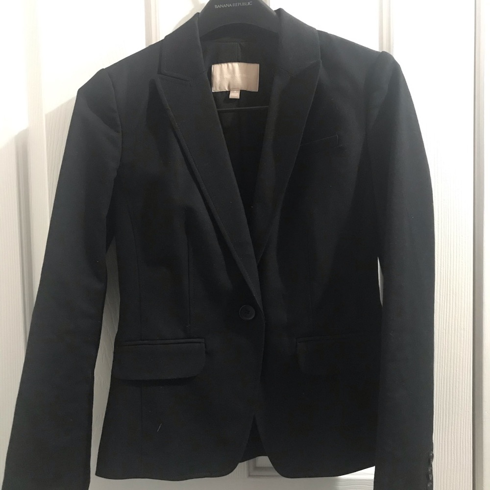 Banana Republic Suit (black). size 2
